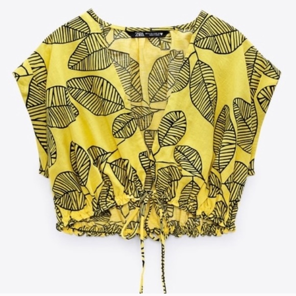 Zara Tops - Zara tropical yellow and black floral crop top